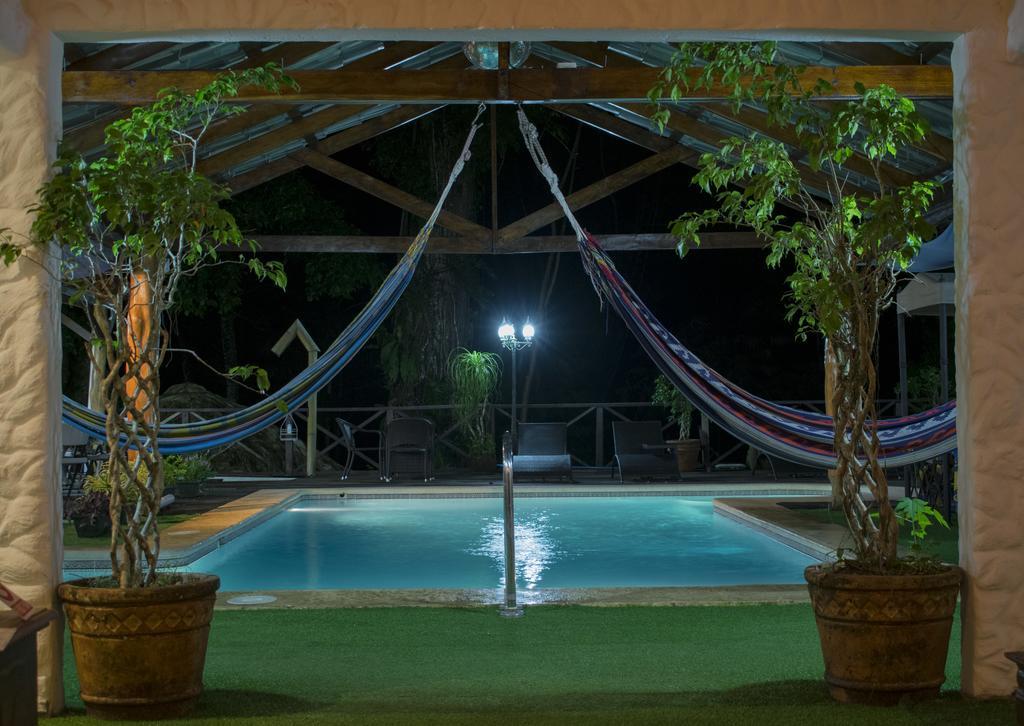 Hotel Bugabutik Puerto Viejo de Talamanca Екстер'єр фото